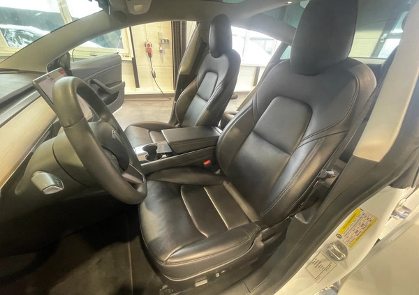 Tesla Model 3 cena 99900 przebieg: 125170, rok produkcji 2019 z Kościan małe 232